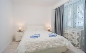 Luxury 2Br On Decebal Avenue