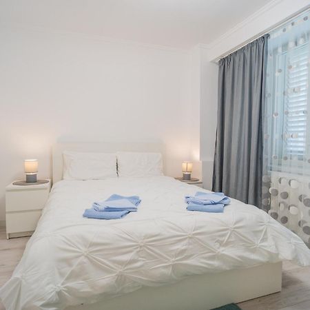Appartamento Luxury 2Br On Decebal Avenue Bucarest Esterno foto