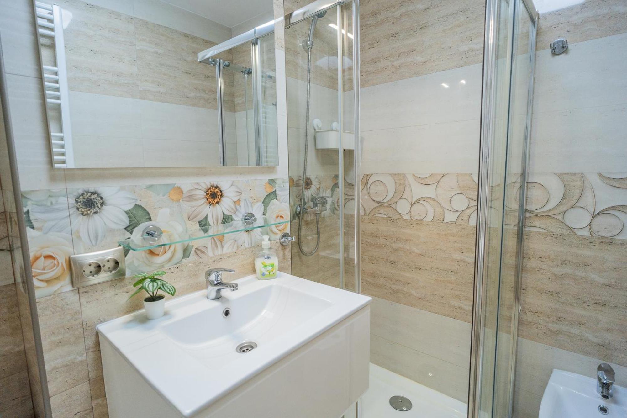 Appartamento Luxury 2Br On Decebal Avenue Bucarest Esterno foto