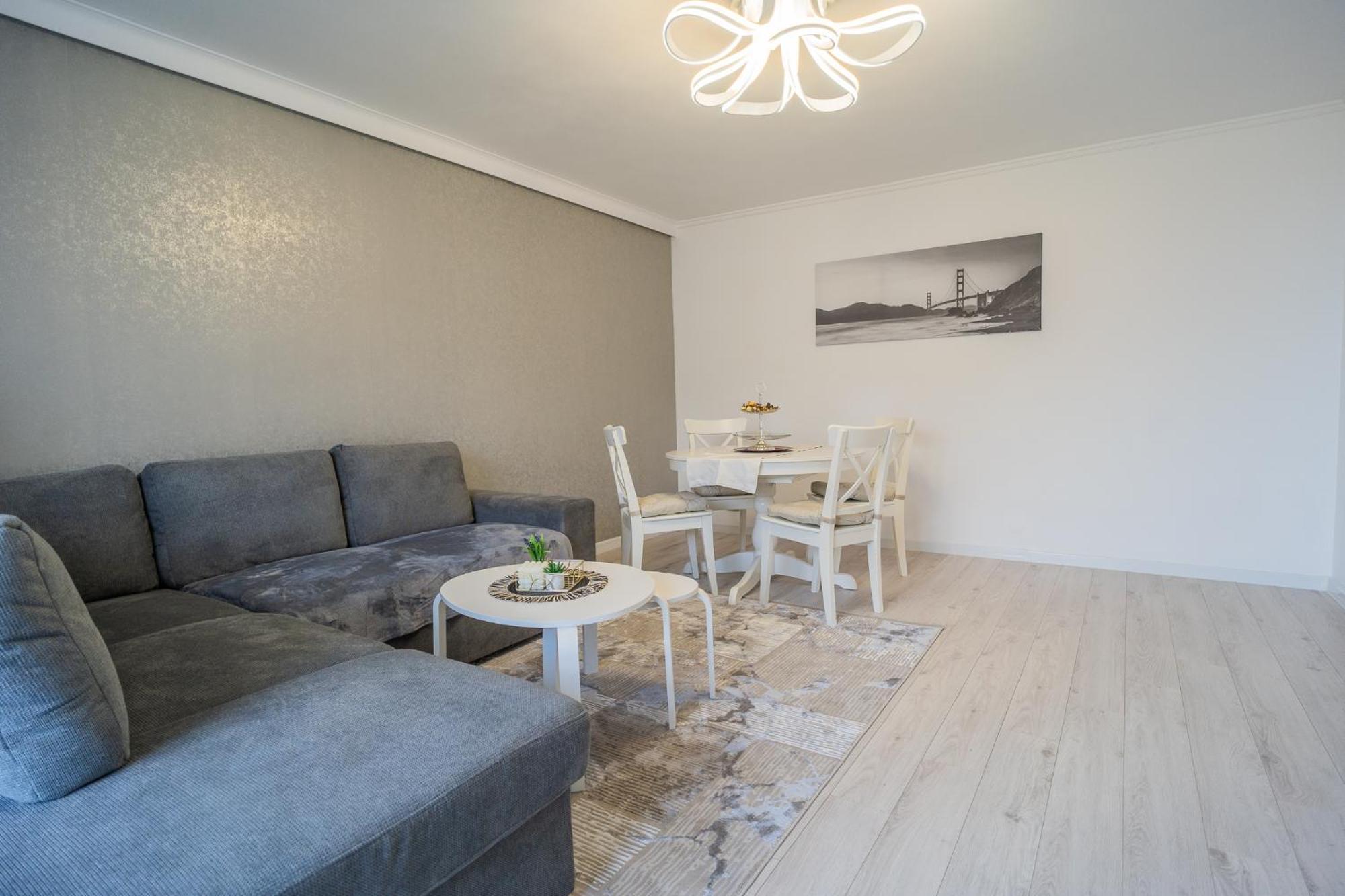 Appartamento Luxury 2Br On Decebal Avenue Bucarest Esterno foto