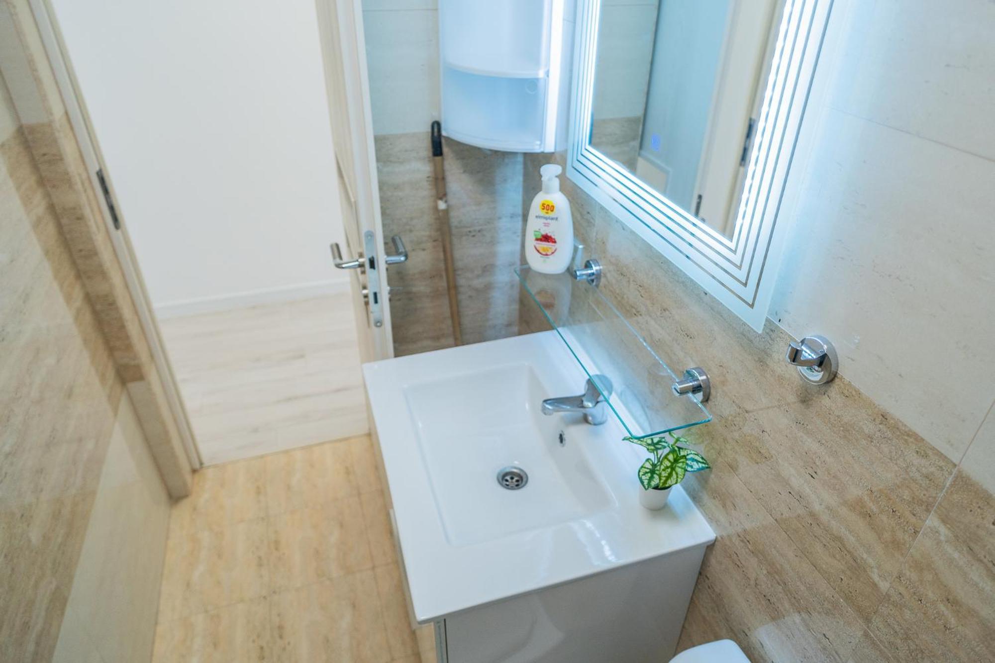 Appartamento Luxury 2Br On Decebal Avenue Bucarest Esterno foto