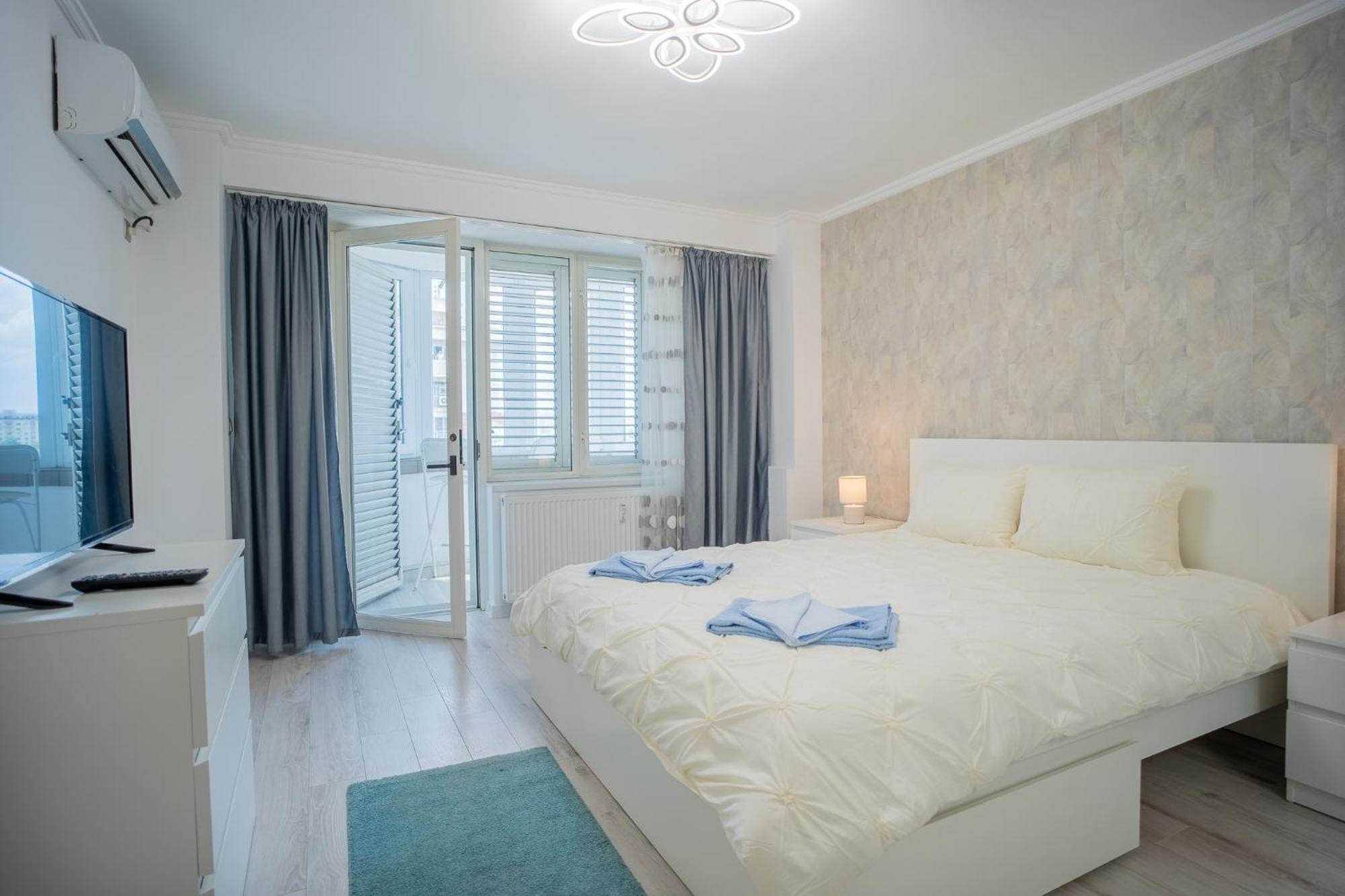 Appartamento Luxury 2Br On Decebal Avenue Bucarest Esterno foto