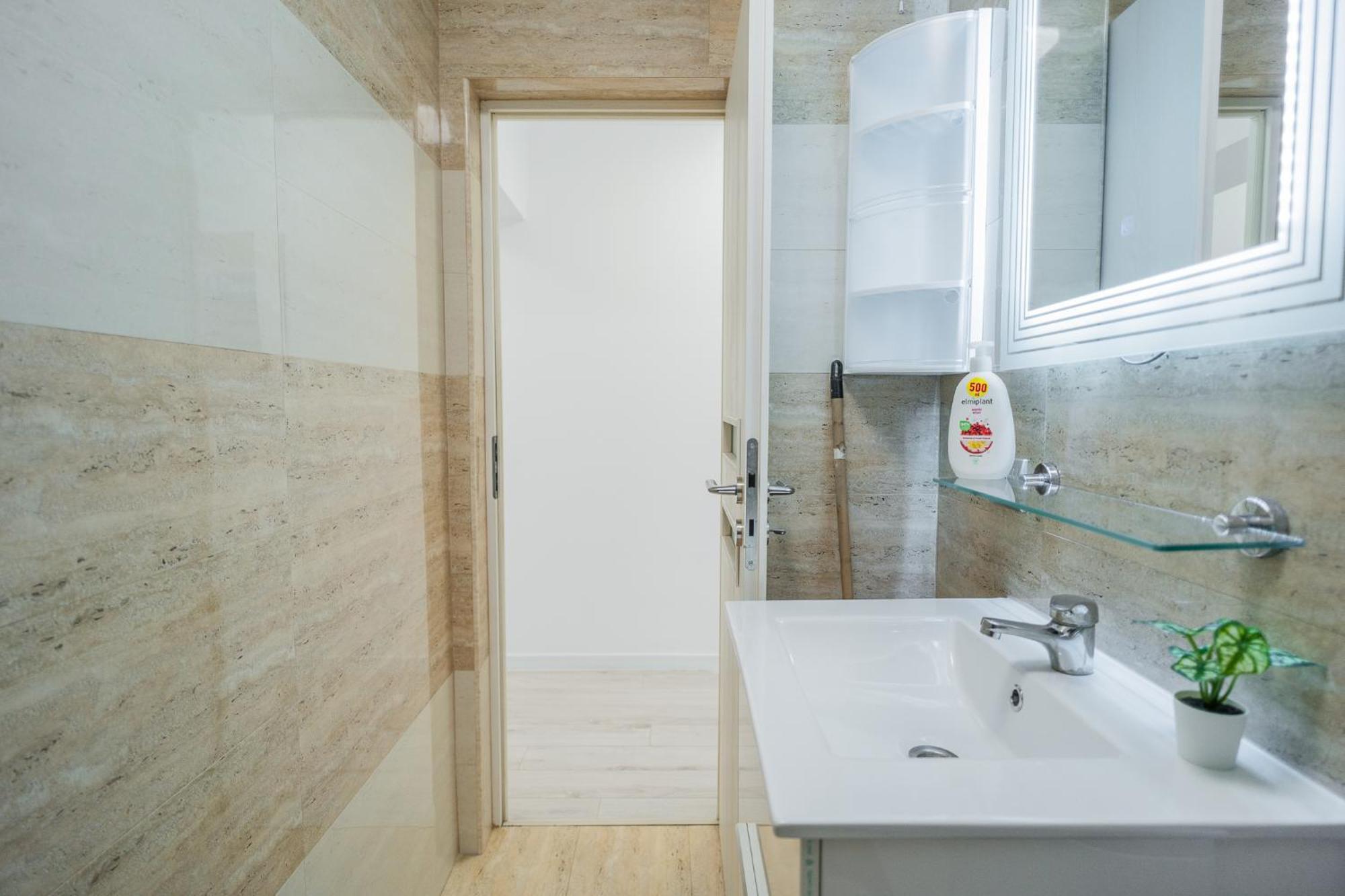 Appartamento Luxury 2Br On Decebal Avenue Bucarest Esterno foto