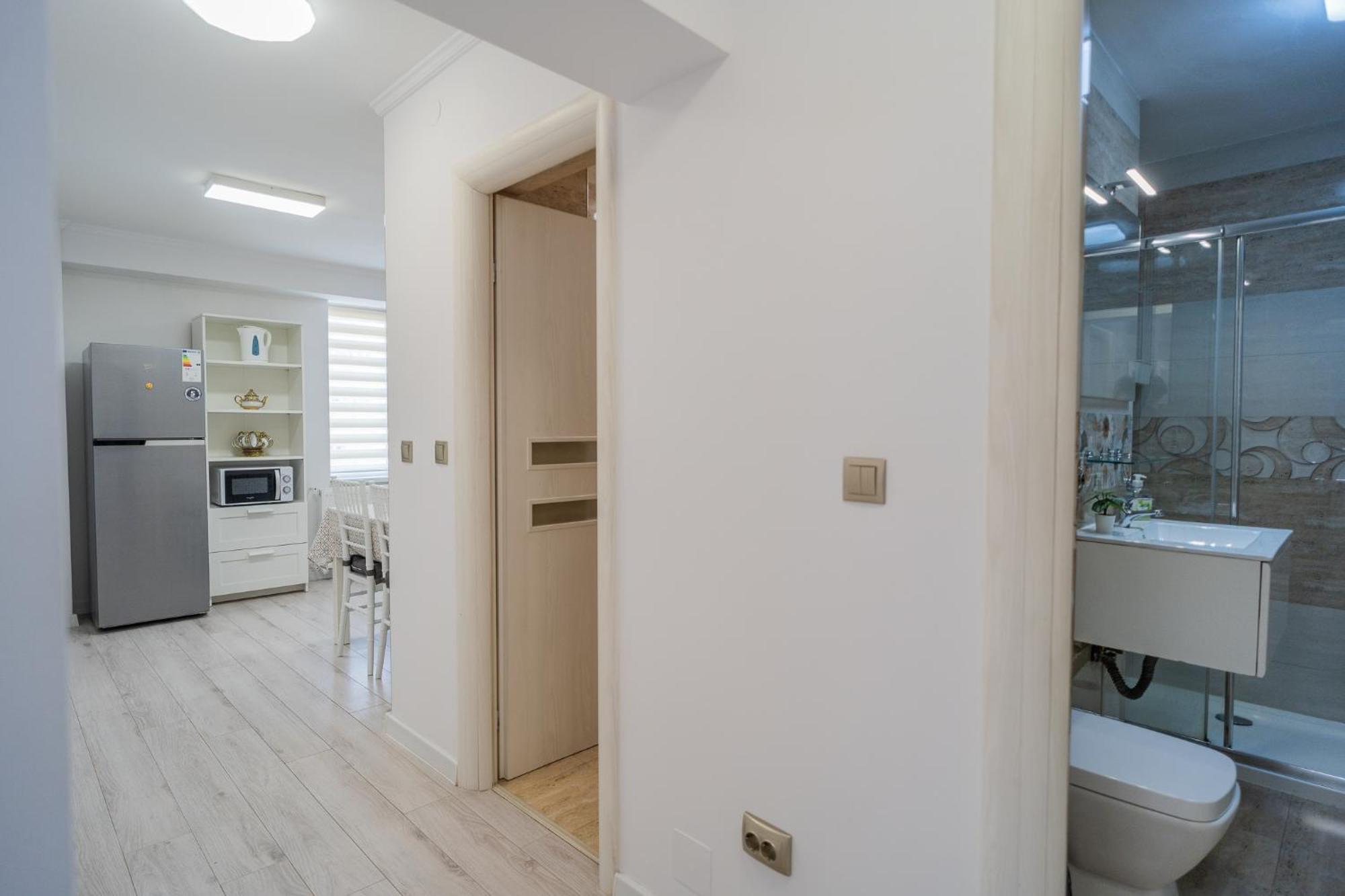 Appartamento Luxury 2Br On Decebal Avenue Bucarest Esterno foto