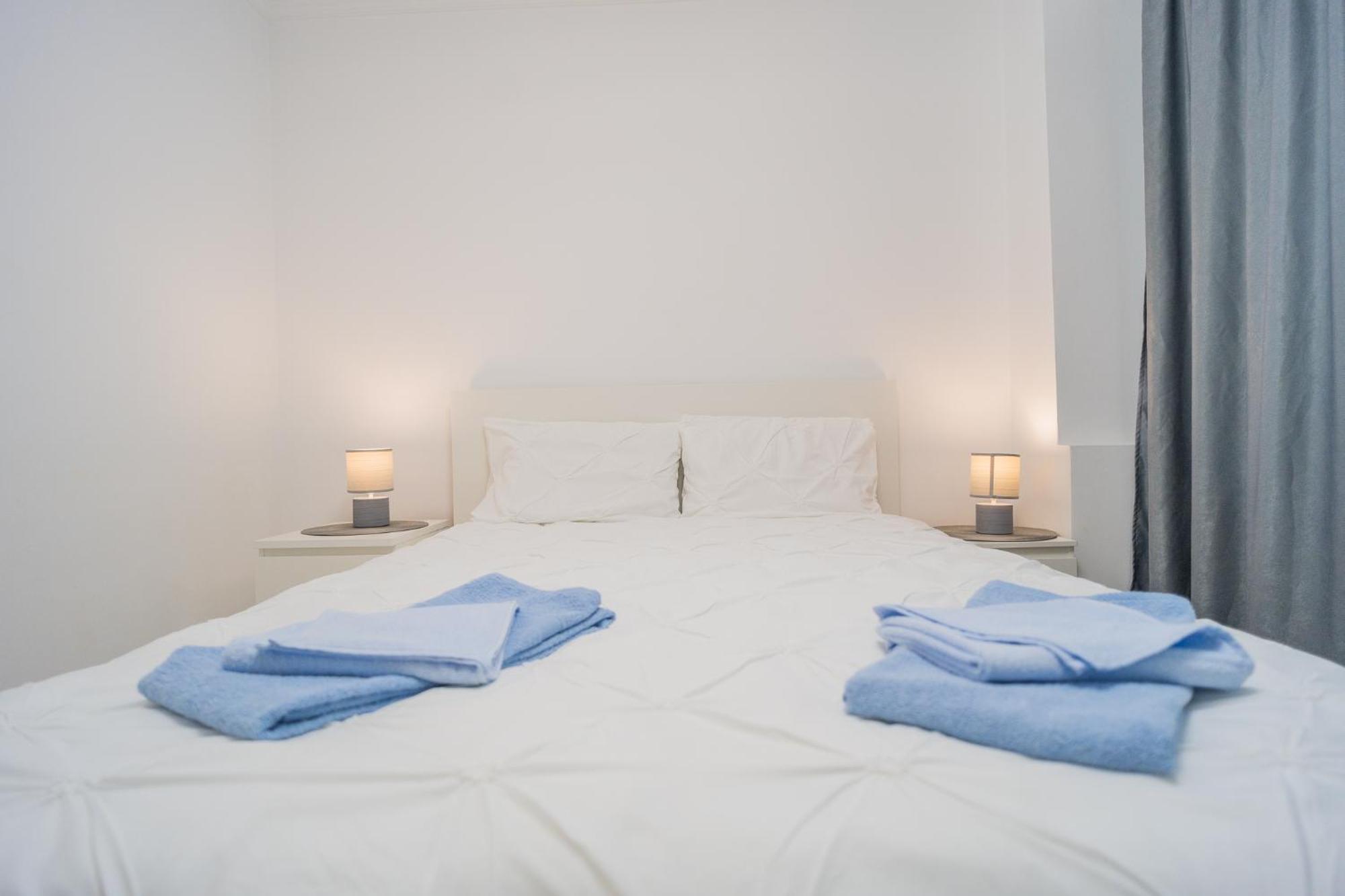 Appartamento Luxury 2Br On Decebal Avenue Bucarest Esterno foto
