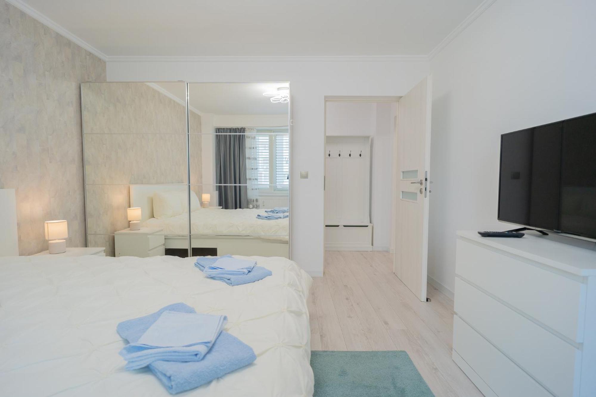 Appartamento Luxury 2Br On Decebal Avenue Bucarest Esterno foto