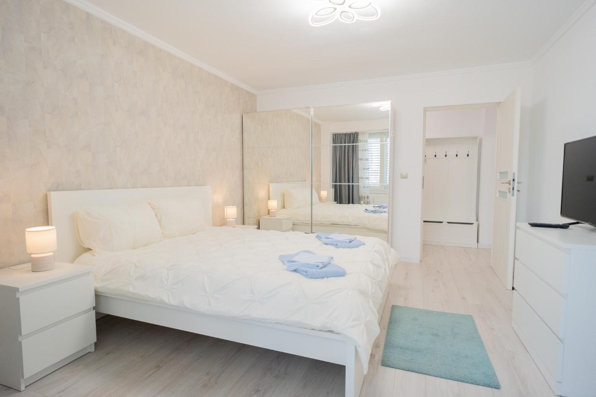 Appartamento Luxury 2Br On Decebal Avenue Bucarest Esterno foto