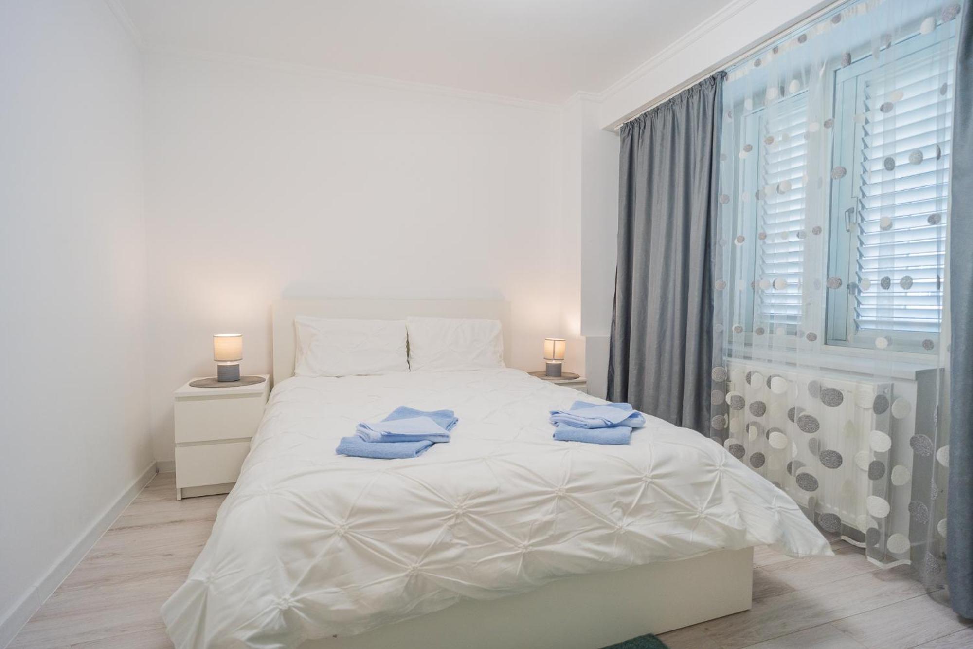Appartamento Luxury 2Br On Decebal Avenue Bucarest Esterno foto