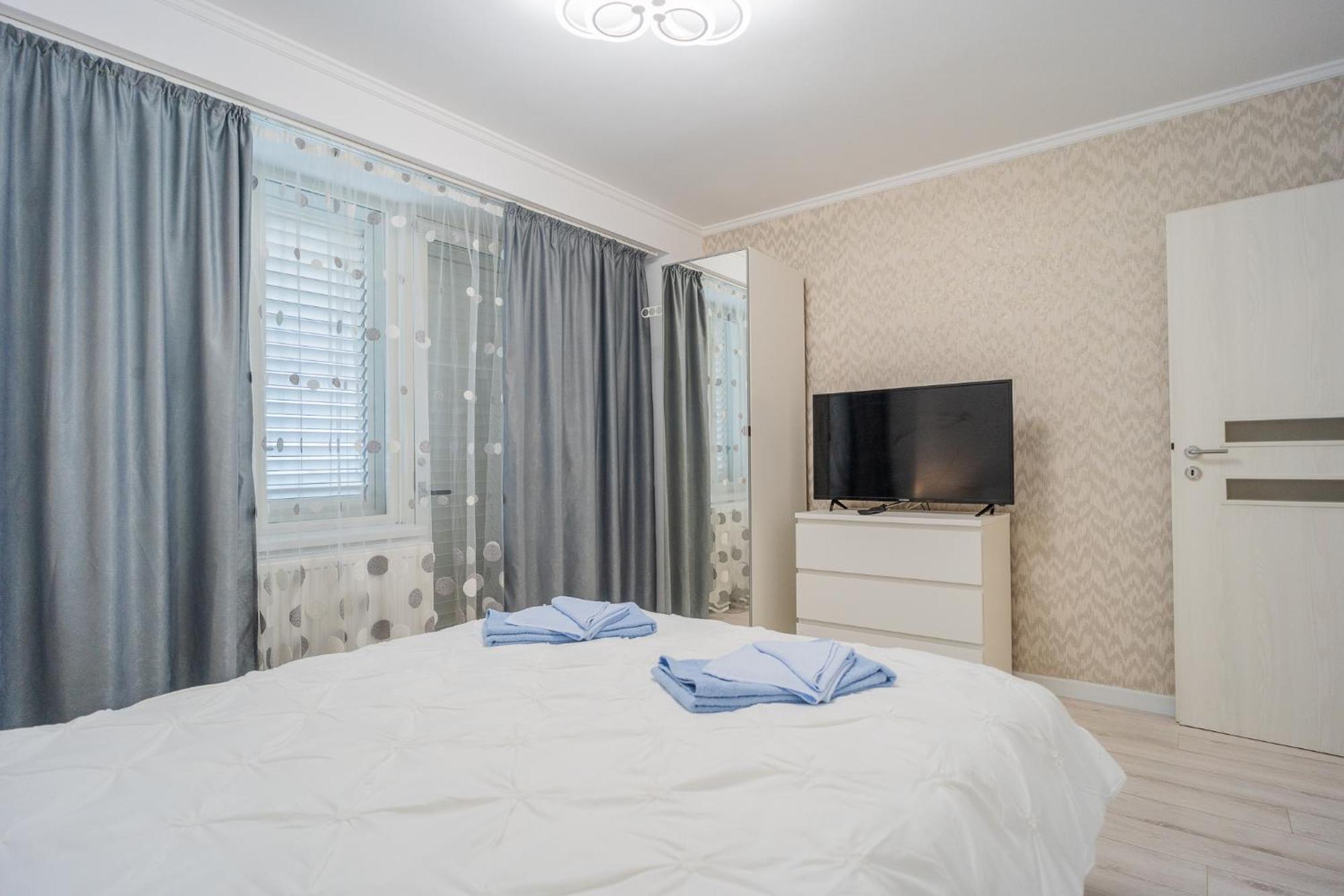Appartamento Luxury 2Br On Decebal Avenue Bucarest Esterno foto