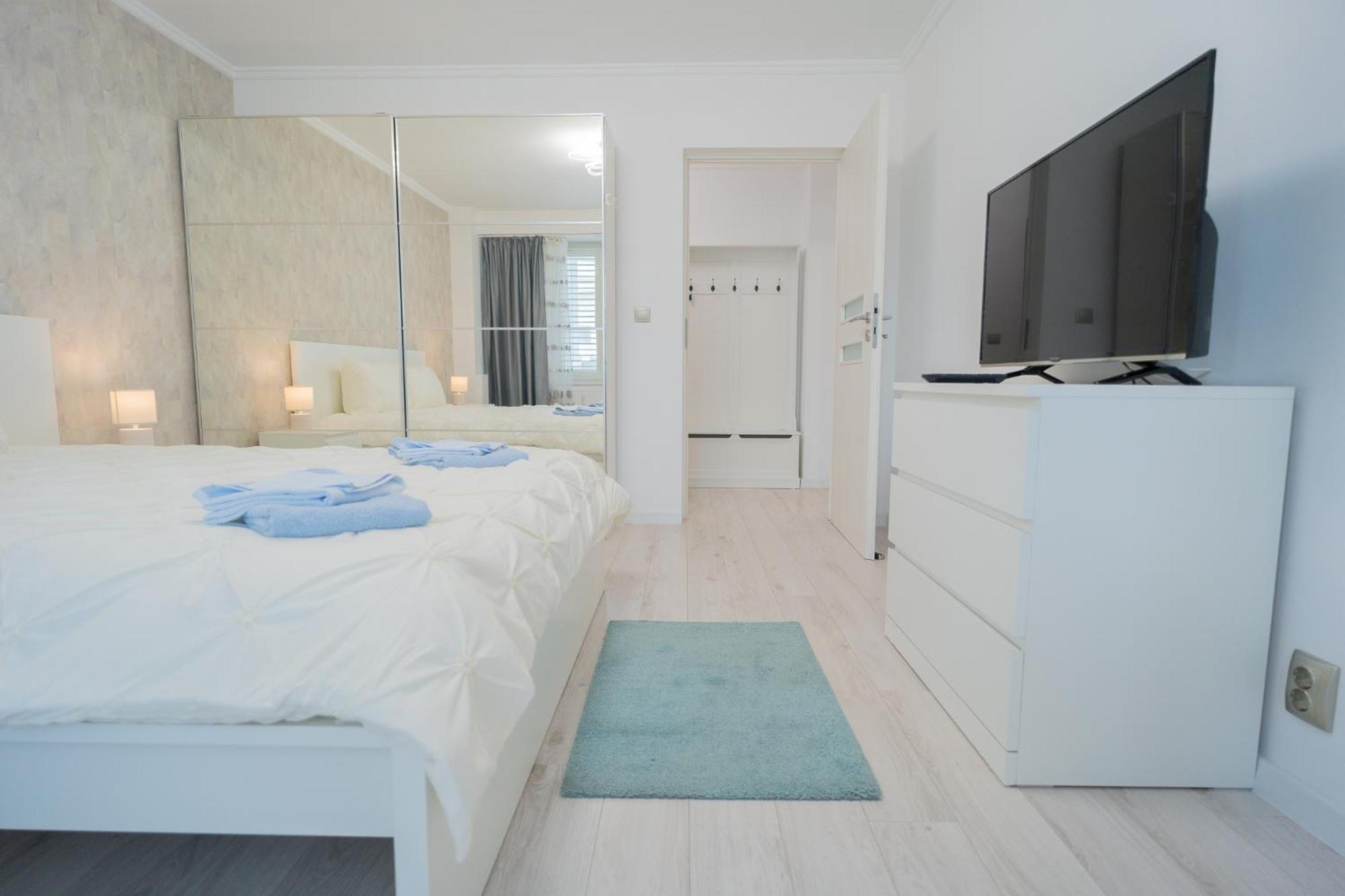 Appartamento Luxury 2Br On Decebal Avenue Bucarest Esterno foto