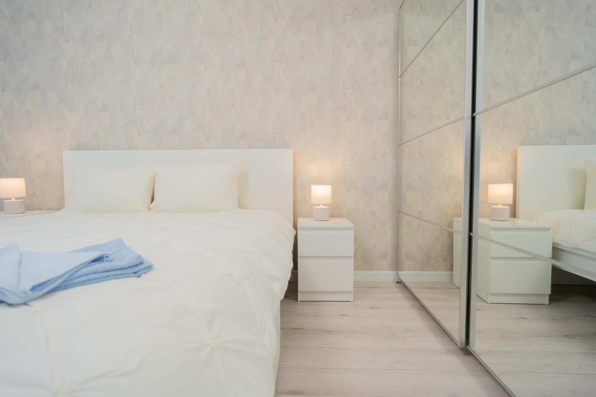 Appartamento Luxury 2Br On Decebal Avenue Bucarest Esterno foto