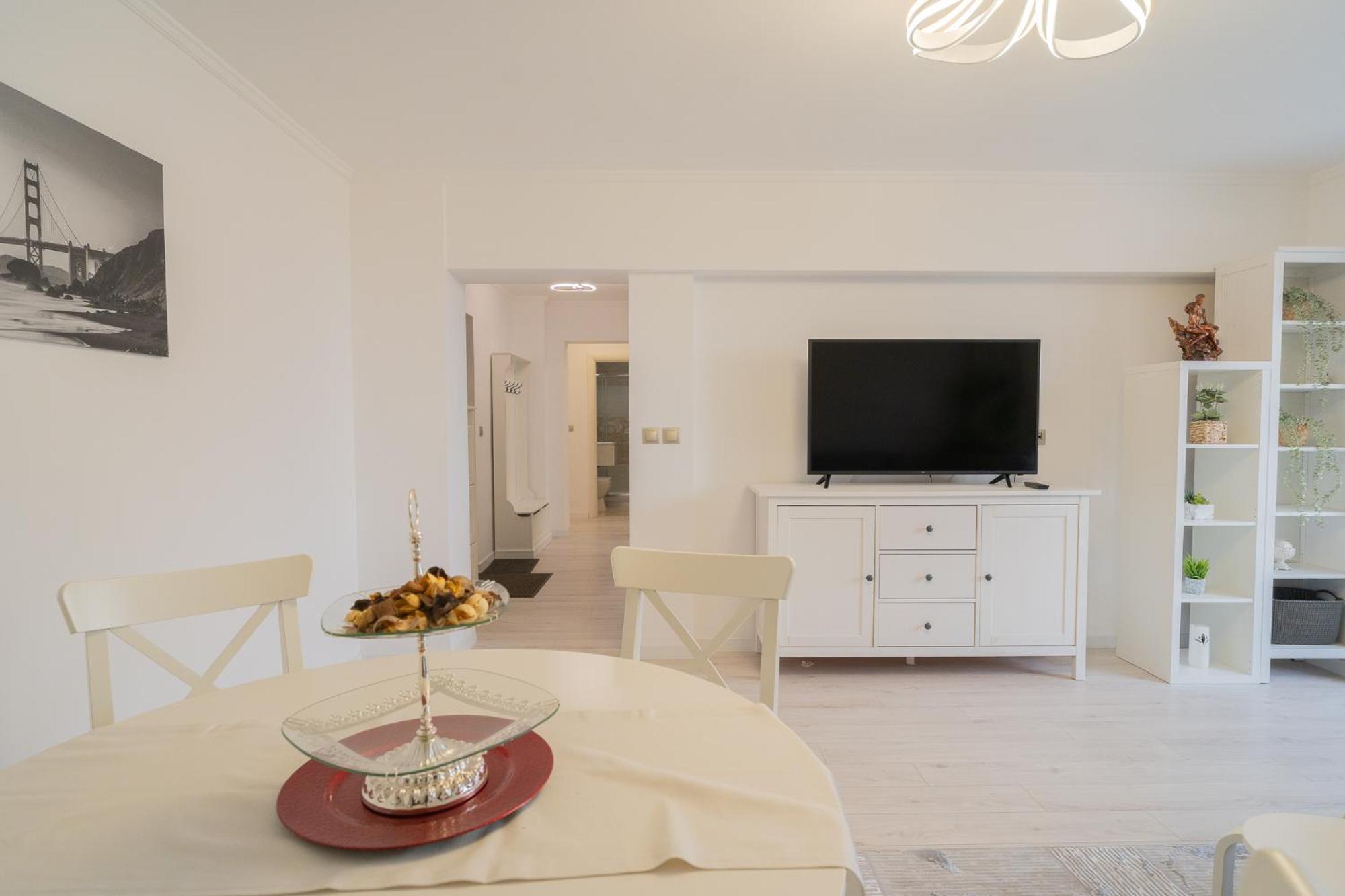 Appartamento Luxury 2Br On Decebal Avenue Bucarest Esterno foto