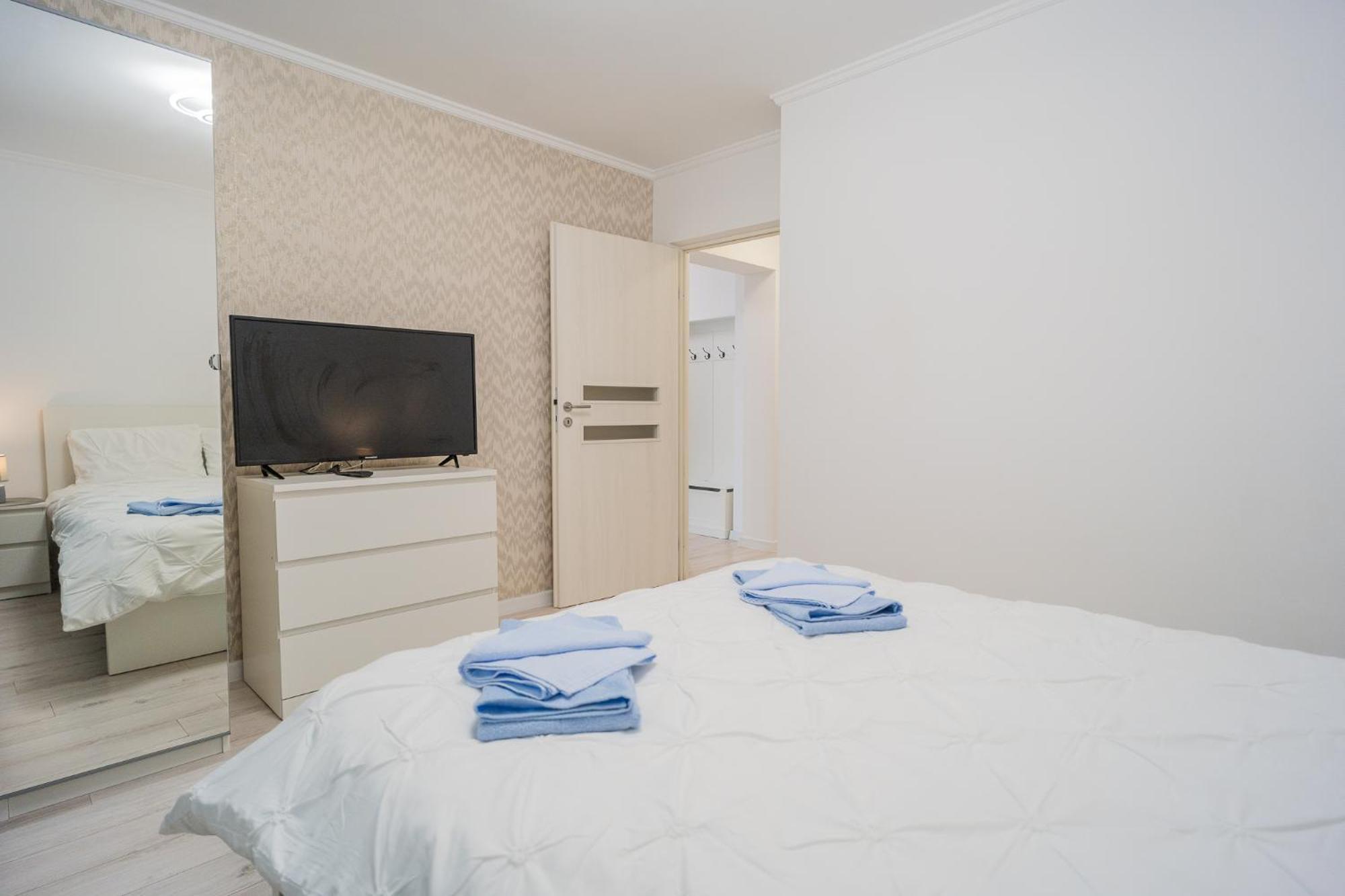 Appartamento Luxury 2Br On Decebal Avenue Bucarest Esterno foto