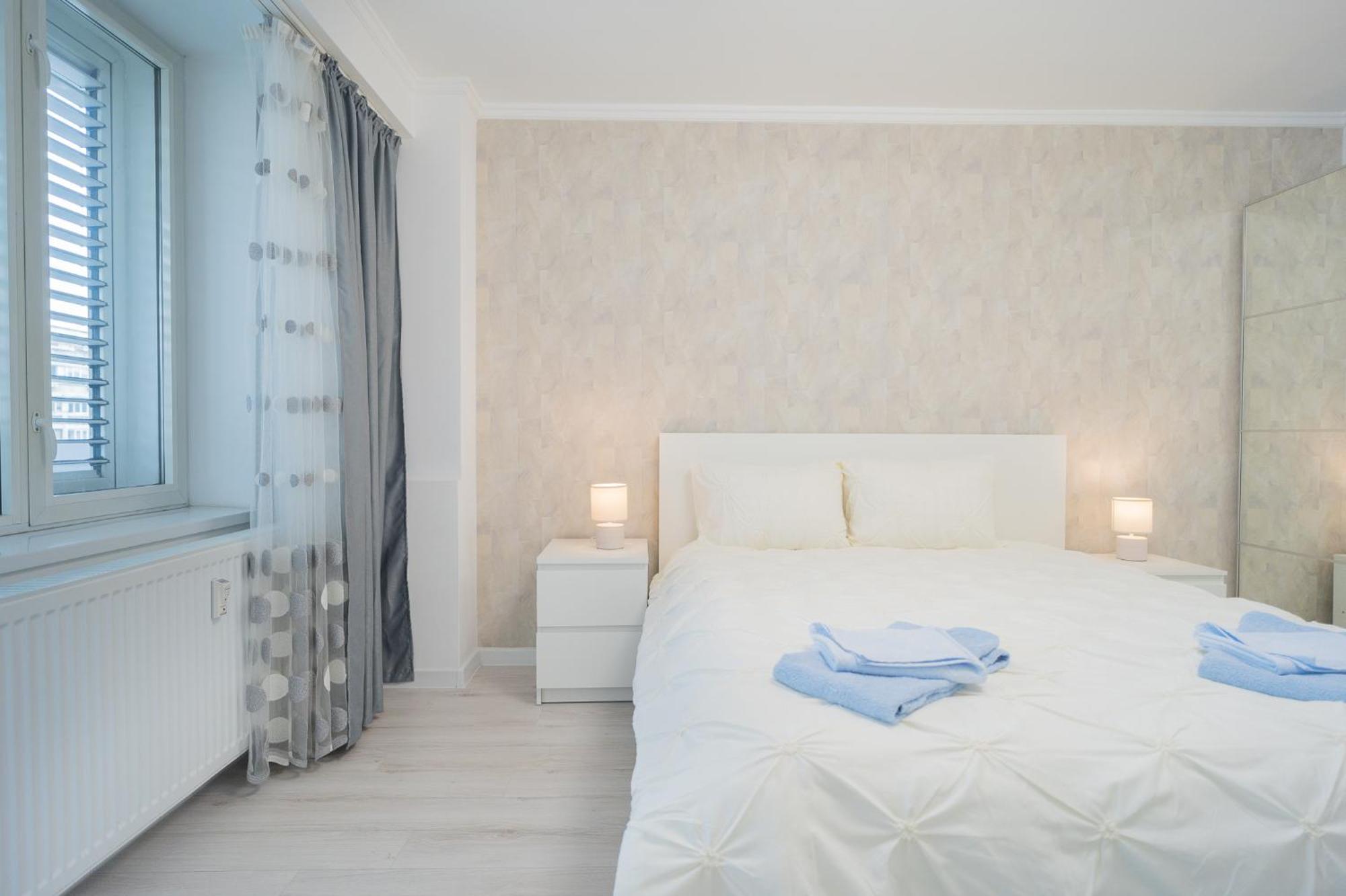 Appartamento Luxury 2Br On Decebal Avenue Bucarest Esterno foto
