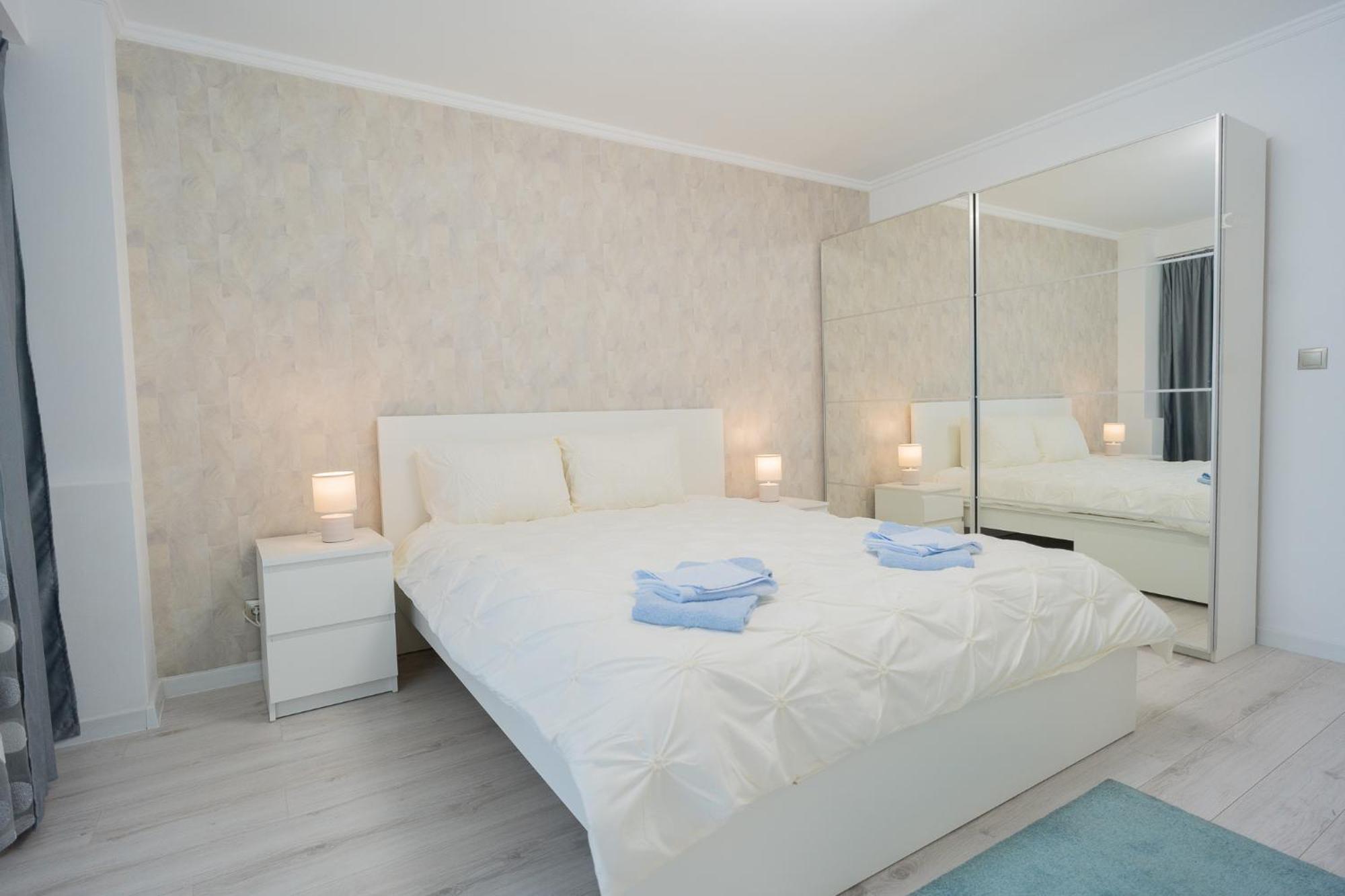 Appartamento Luxury 2Br On Decebal Avenue Bucarest Esterno foto