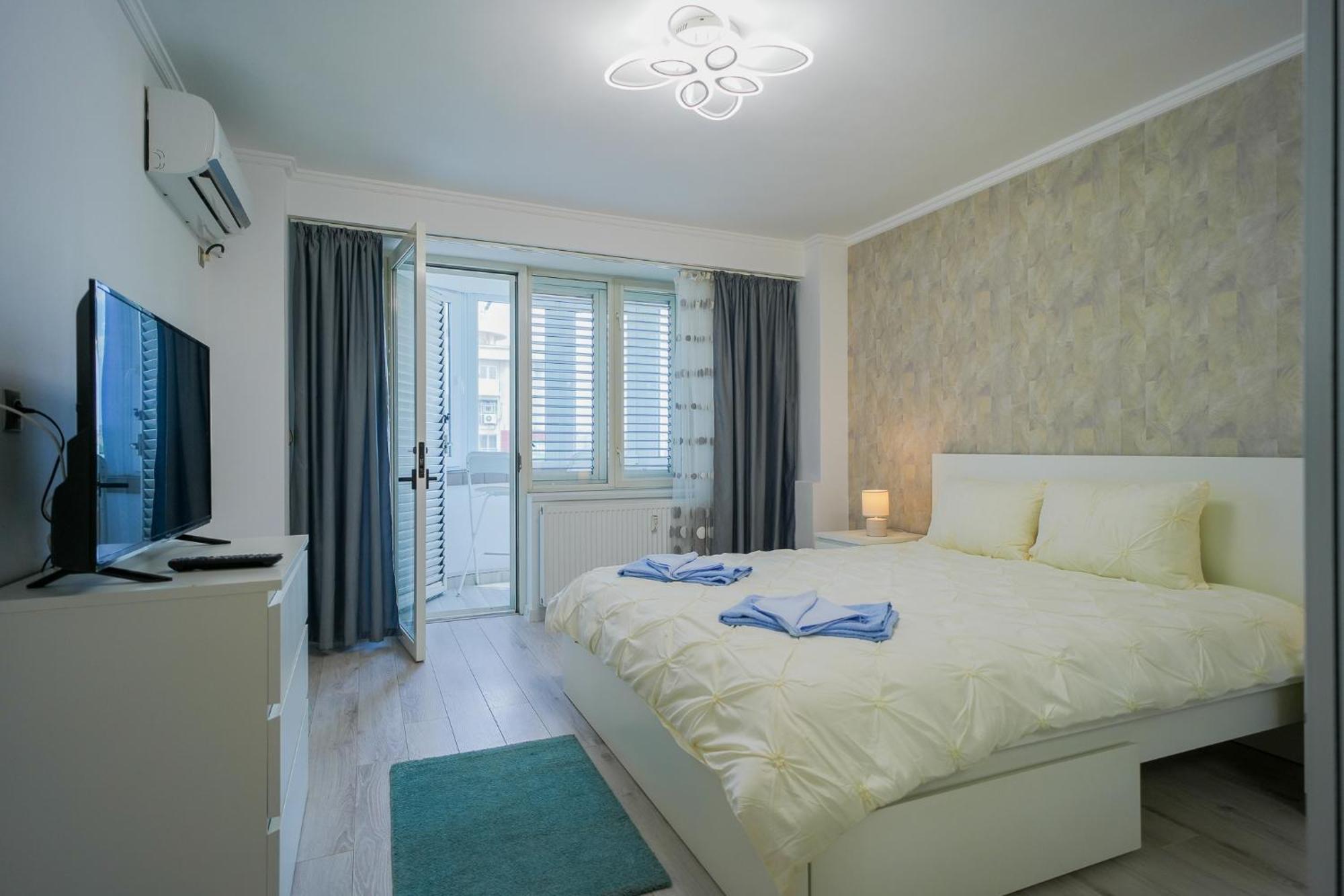 Appartamento Luxury 2Br On Decebal Avenue Bucarest Esterno foto